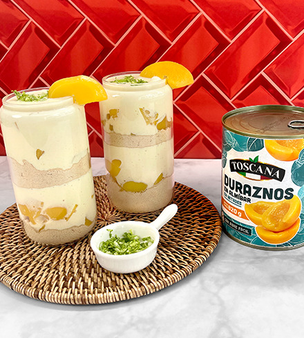 Postre de duraznos con yogurt