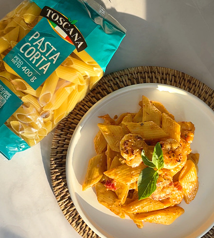 Pasta con camarones y coco