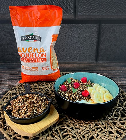 Bowl caliente de avena con plátano y cacao